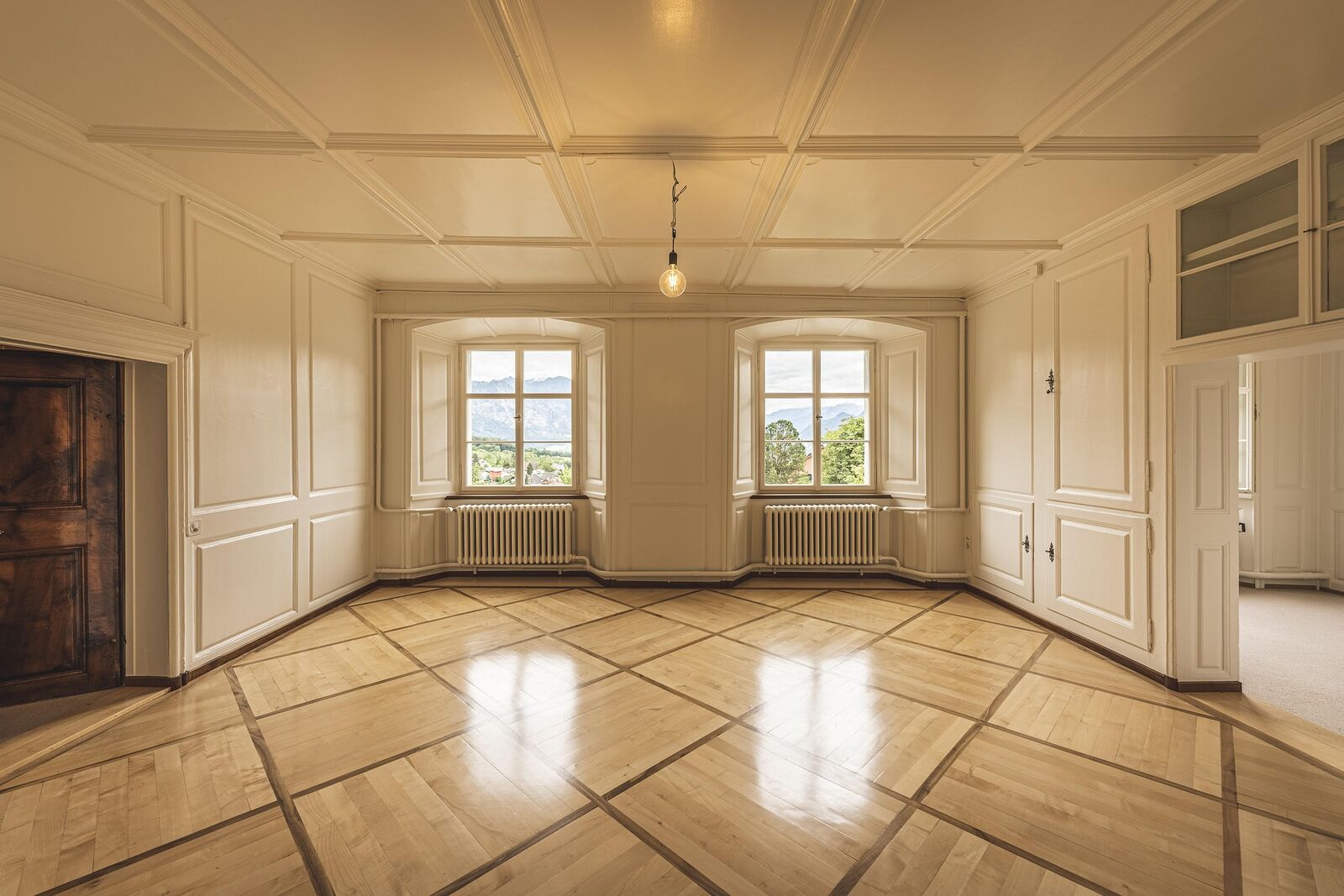 Leergeräumte Wohnung nach Verlassenschaftsräumung Leergeräumte Wohnung nach Verlassenschaftsräumung
